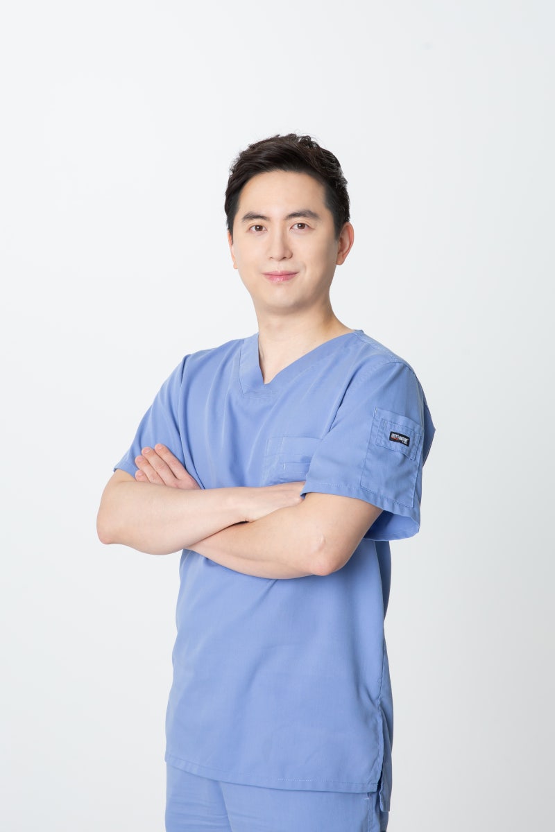 쌍꺼풀 라인이 자꾸 무너진다면, 원인은 ‘이마’일 수 있습니다. 엔도타인 내시경 이마거상으로 상안부까지 SH성형외과 에스에이치성형외과 사진 13
